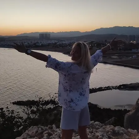 דירה Fantastic 4 Cyprus First Line Beachfront *