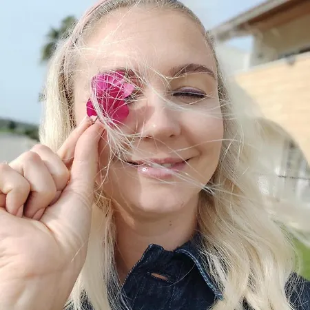 Fantastic 4 Cyprus First Line Beachfront דירה