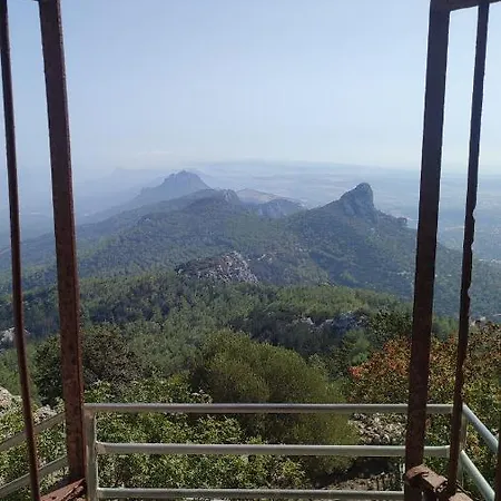 דירה Fantastic 4 Cyprus First Line Beachfront *