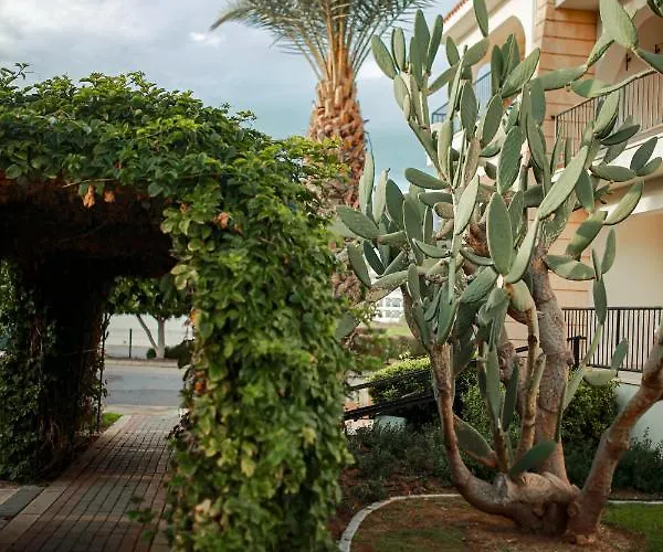 Fantastic 4 Cyprus First Line Beachfront Apartment